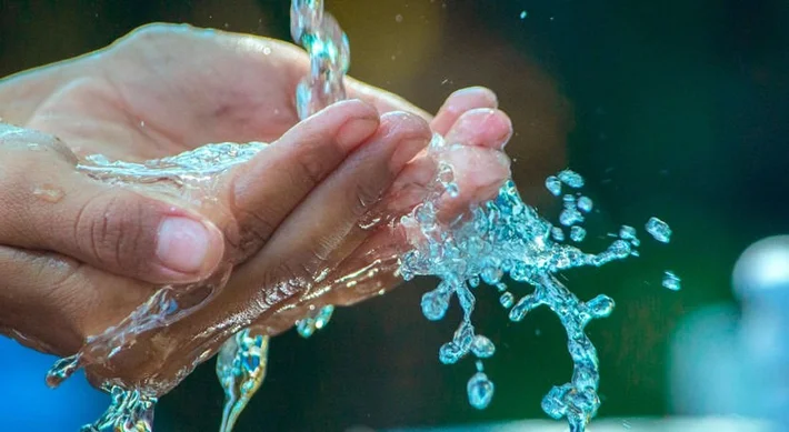 Manos Agua Pixabay 1