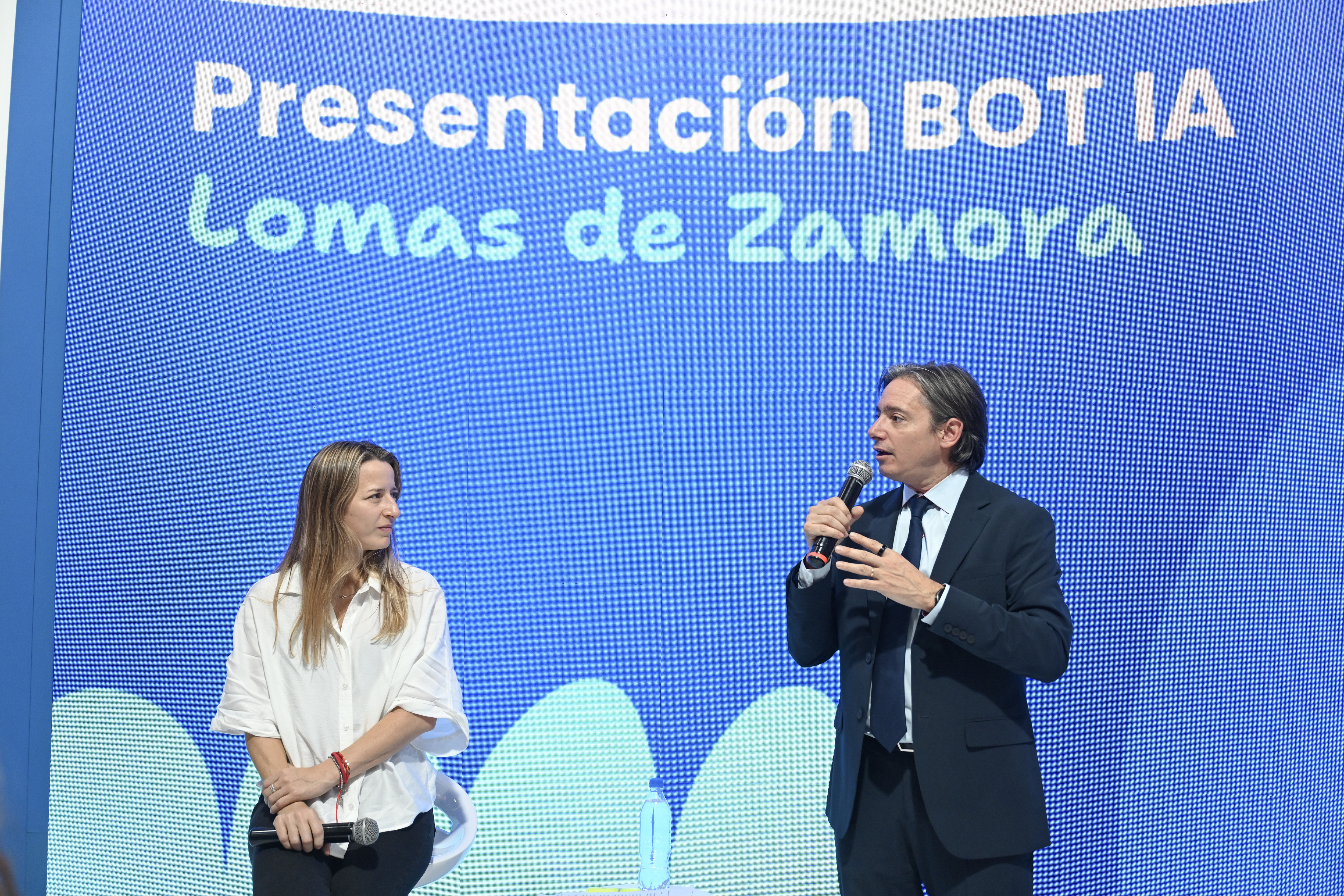 CAF acompañó la presentación de una herramienta de IA para la gestión local