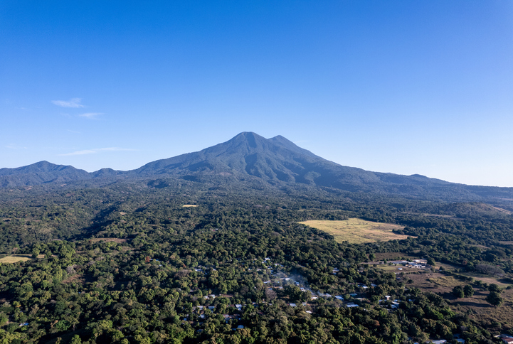 El Ministerio de Medio Ambiente y Recursos Naturales, CAF y GEF unen esfuerzos para restaurar la naturaleza y la resiliencia de comunidades locales en la Reserva de Biosfera Apaneca-Ilamatepec
